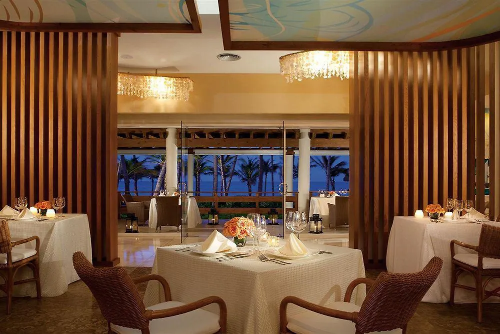 Secrets Royal Beach Punta Cana (Adults Only) 5*,  Dominikana
